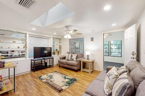 Garcia Getaway 2 Bed 2 Bath Small Family Pool Home House in Sarasota