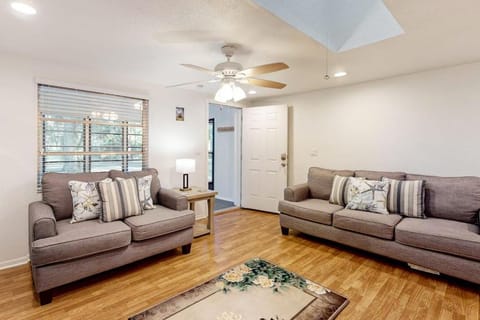 Garcia Getaway 2 Bed 2 Bath Small Family Pool Home House in Sarasota