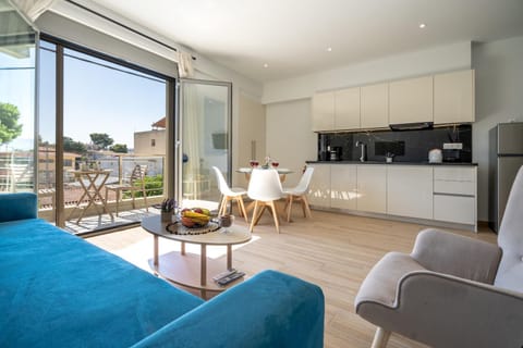 Kitchen or kitchenette, Living room, Dining area