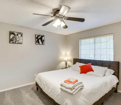 5 BR House with heated pool near DFW and stadium House in Grand Prairie