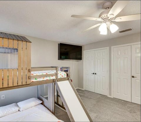 5 BR House with heated pool near DFW and stadium House in Grand Prairie