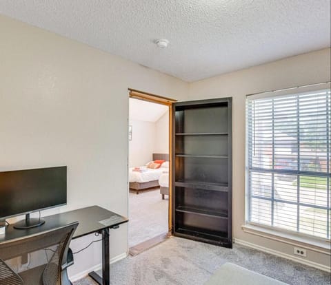 5 BR House with heated pool near DFW and stadium House in Grand Prairie