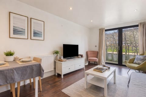 Communal lounge/ TV room, Living room, Evening entertainment