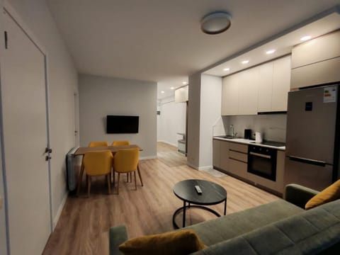 TV and multimedia, Kitchen or kitchenette, Living room, Seating area, Dining area