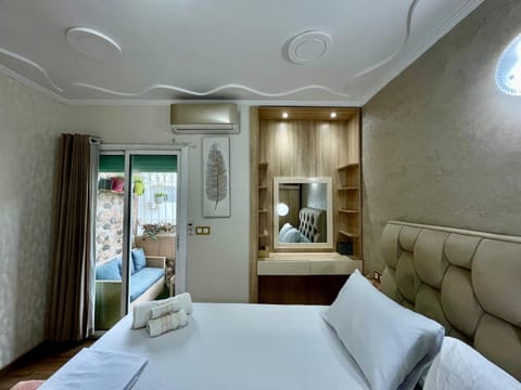 Bed, Living room, Photo of the whole room, Bedroom