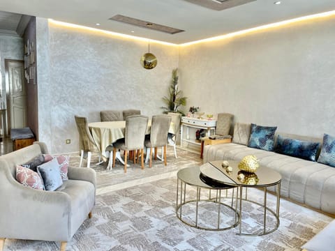 Living room, Seating area, Dining area