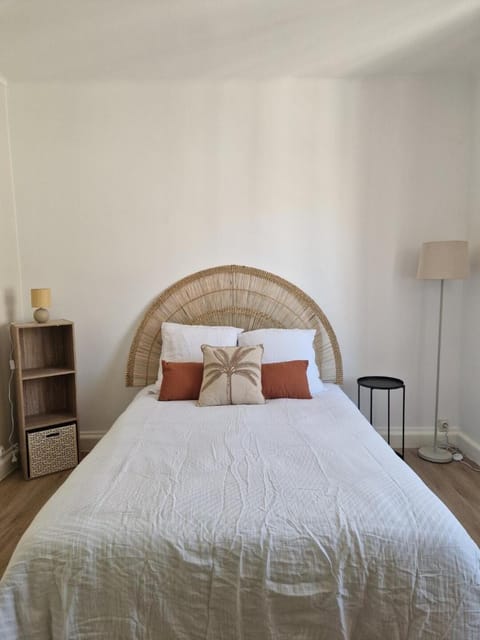 Bedroom, air conditioner