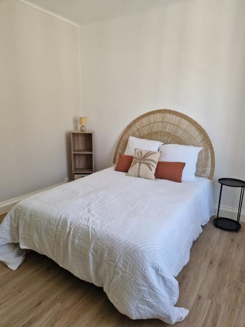 Bedroom, air conditioner