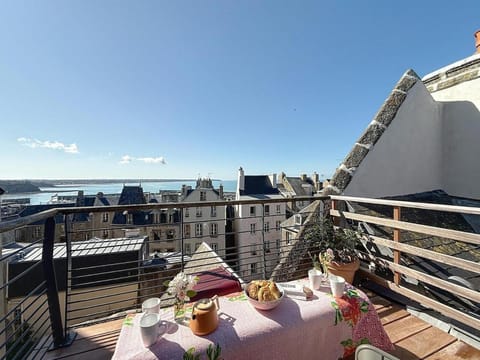 La Rose du Roc - Maison 4 niveaux, terrasse vue mer House in Granville