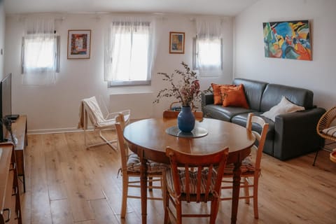 Living room, Dining area