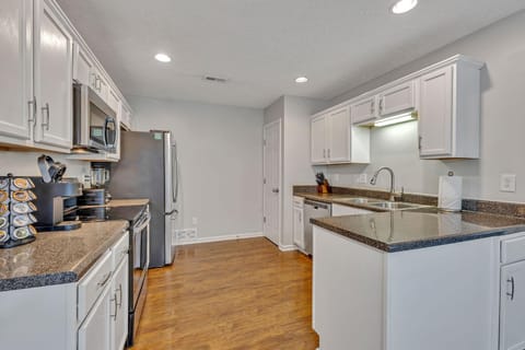 Cozy and Spacious Spring Hill 3BR 2bath Home House in Columbia