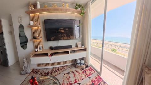 Communal lounge/ TV room, Natural landscape, Living room, Sea view