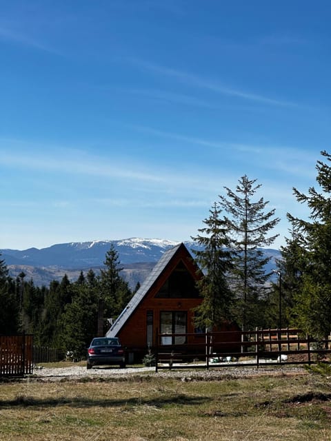 Nearby landmark, Natural landscape, Mountain view