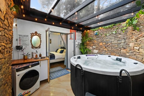 Hot Tub, Hot Tub, Spa and wellness centre/facilities, washing machine, dryer
