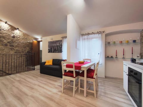 Living room, Seating area, Dining area, stove