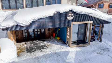 Property building, Facade/entrance, Winter