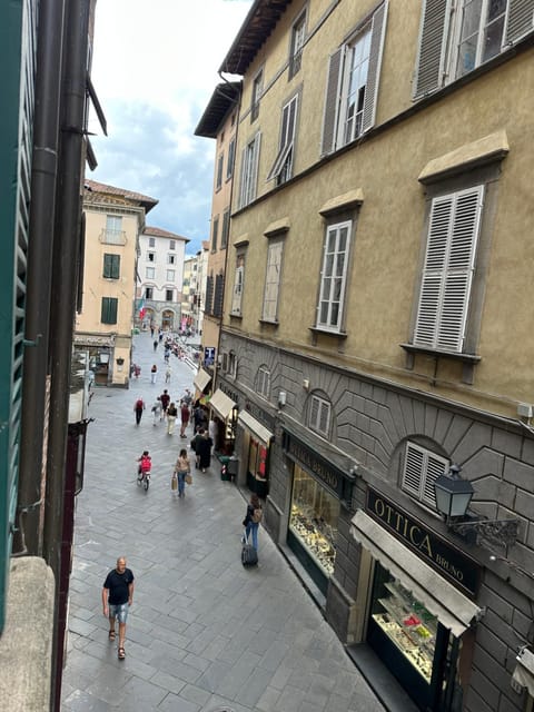 Day, People, Neighbourhood, City view, Street view, Location, group of guests