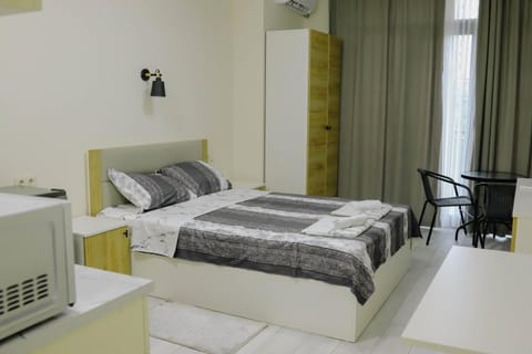 Bed, Kitchen or kitchenette, Photo of the whole room, Bedroom, towels, air conditioner