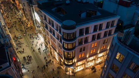 Property building, Facade/entrance, Night, Neighbourhood, Bird's eye view, City view, Landmark view, Street view, Location