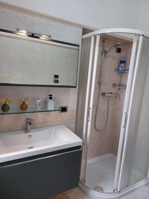 LotusNest - Casa Privata - Letto Matrimoniale, Parcheggio, Treno Apartment in Veneto