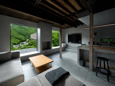Communal lounge/ TV room, Natural landscape, TV and multimedia, Kitchen or kitchenette, Living room, Seating area, Mountain view