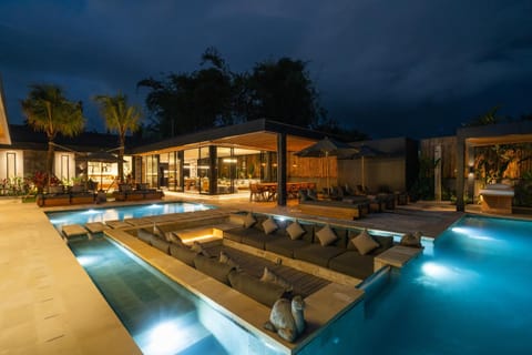 Property building, Pool view, Swimming pool, sunbed