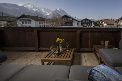 View (from property/room), Balcony/Terrace, Seating area, Mountain view