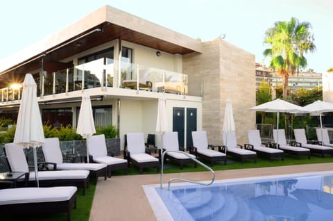 Day, Swimming pool, sunbed