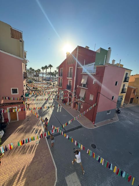 Property building, Day, Neighbourhood, City view, Street view, Location