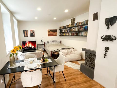 Library, TV and multimedia, Living room, Seating area, Dining area, fireplace