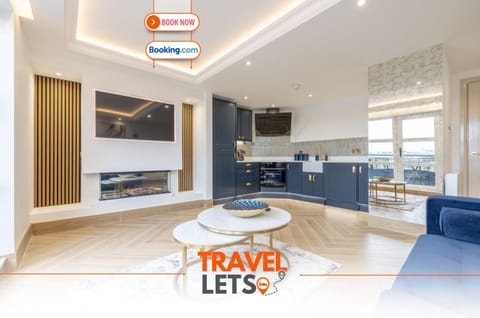 TV and multimedia, Kitchen or kitchenette, Living room, Seating area, Dining area, Text overlay