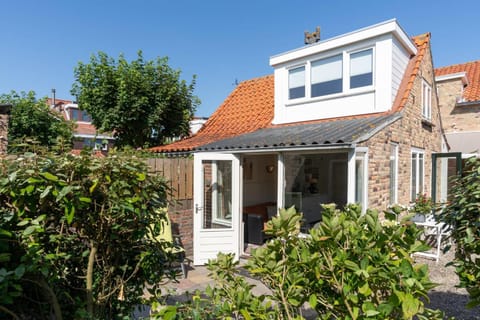 Hello Zeeland - Vakantiewoning PJ Eloutstraat 13 House in Domburg