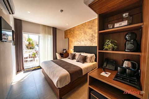 Bed, Balcony/Terrace, Bedroom