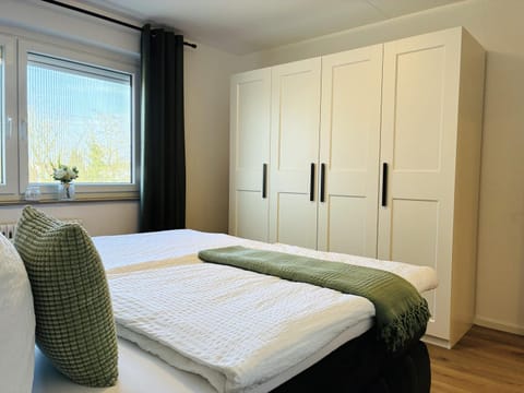 Bed, Bedroom, wardrobe