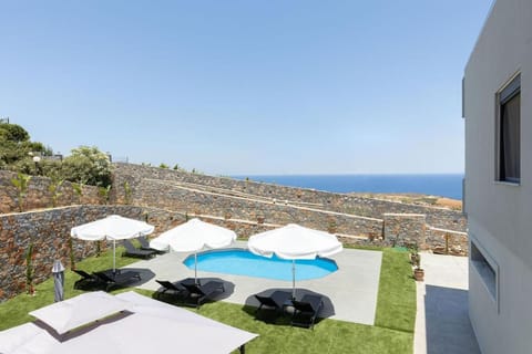 Patio, Day, Natural landscape, Garden, View (from property/room), Balcony/Terrace, Pool view, Sea view, Swimming pool, sunbed