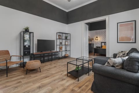 TV and multimedia, Living room, Seating area