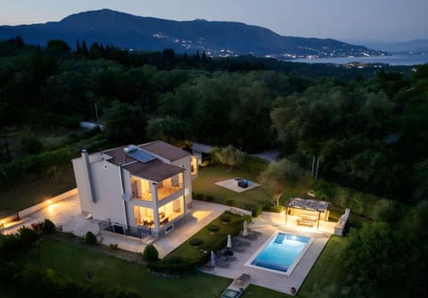 Property building, Natural landscape, Bird's eye view, Garden, Garden view, Pool view, Swimming pool