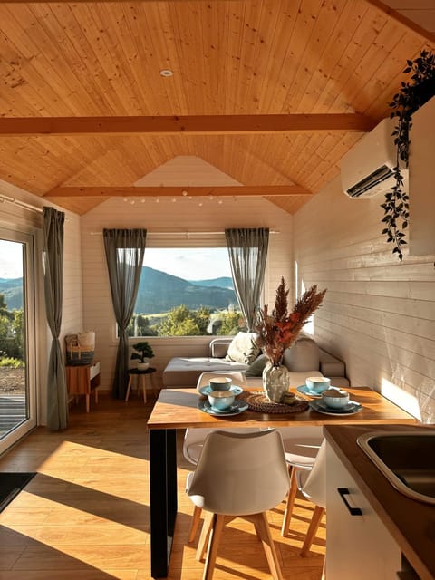 Dining area, Mountain view