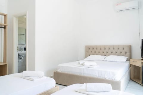 Bed, Bedroom, towels, air conditioner