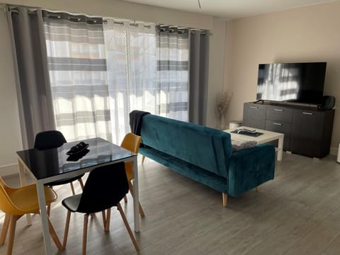 TV and multimedia, Living room, Dining area