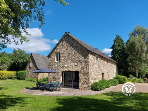 Property building, Natural landscape, Garden, Garden view