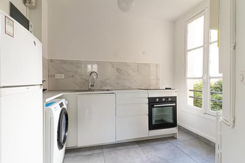 Kitchen or kitchenette, oven, stove, washing machine