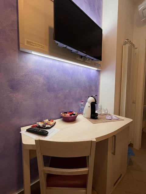 TV and multimedia, Coffee/tea facilities, Dining area, minibar