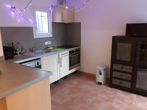 Kitchen or kitchenette, Living room