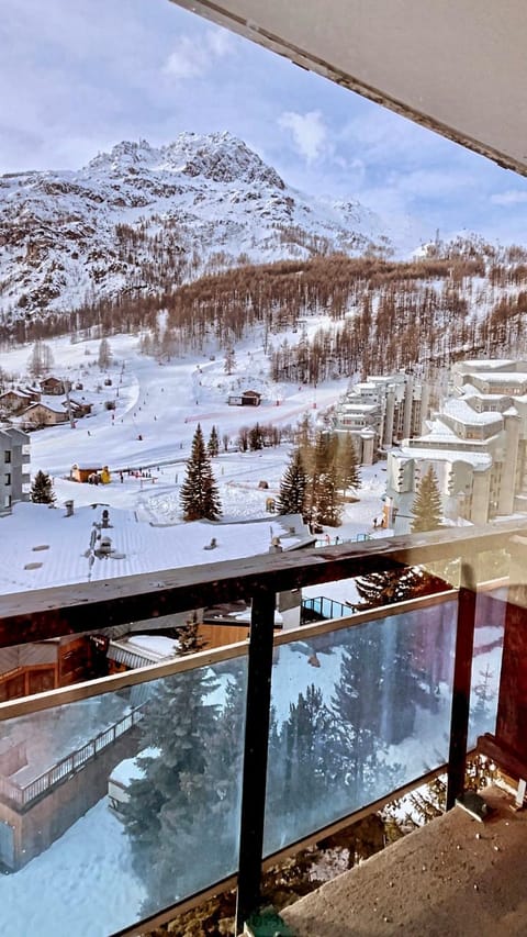 Skiing, Balcony/Terrace