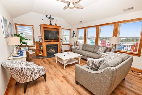 Soundside, Private Pool, Hot Tub, Rec Room-VOH50, Castle in the Sand House in Corolla