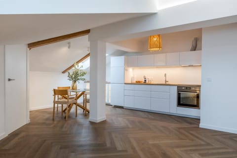 Kitchen or kitchenette, Dining area, pet friendly, stove