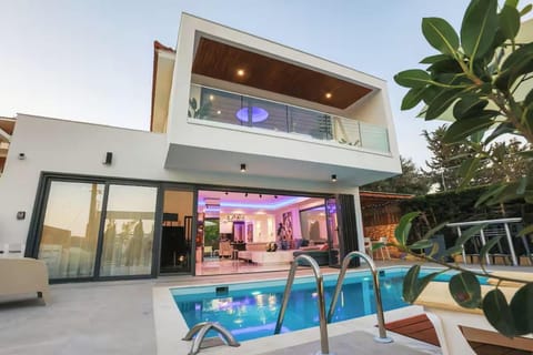 Property building, Day, Balcony/Terrace, Living room, Seating area, Pool view, Swimming pool