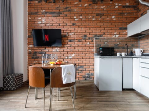 TV and multimedia, Kitchen or kitchenette, Dining area