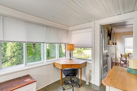 Walk to Private Beach Lake Erie Retreat with Yard! House in Huron